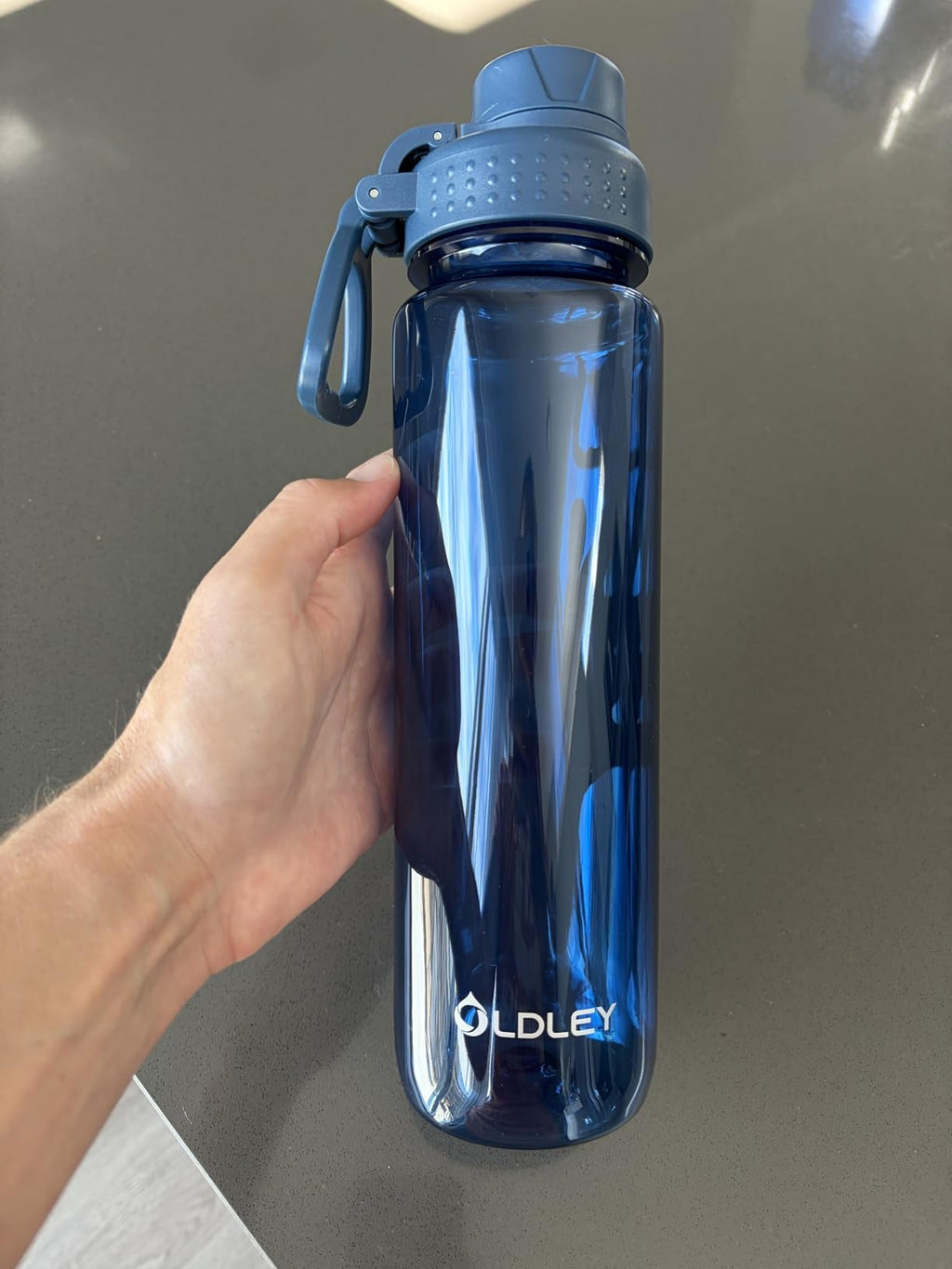 OLDLEY 600ml/20oz Water Bottle BPA Free Tritan Clear Water Bottle with Screw Lid & Carry Loop Reusable Leakproof Drinking Bottle for Sports, Gym, School, Outdoor (Black)