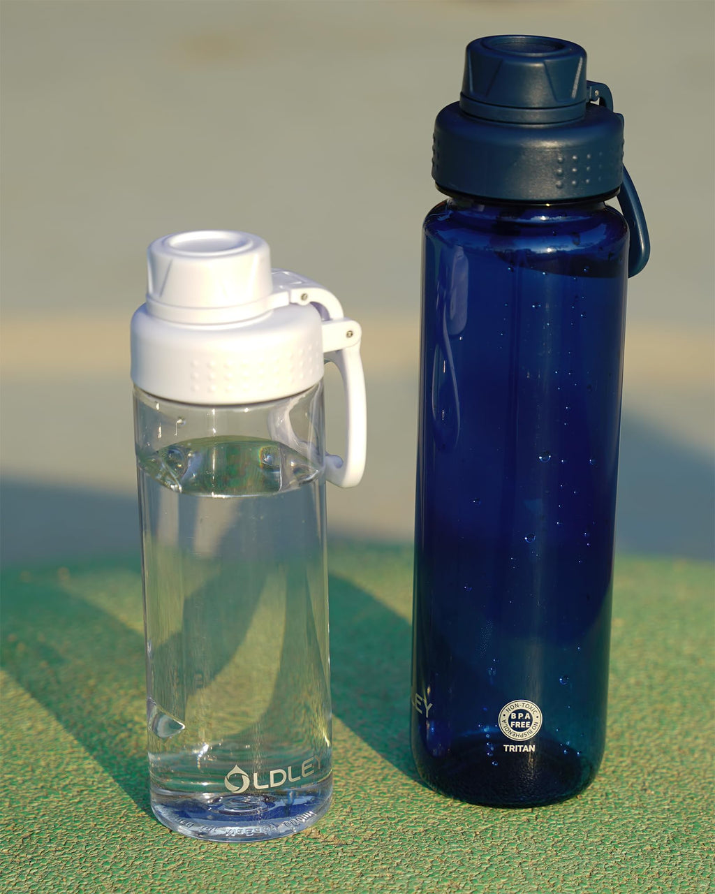 OLDLEY 600ml/20oz Water Bottle BPA Free Tritan Clear Water Bottle with Screw Lid & Carry Loop Reusable Leakproof Drinking Bottle for Sports, Gym, School, Outdoor (Black)
